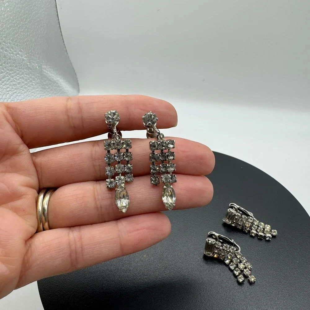 Vintage Costume Sparkling Rhinestone Dangle Earrings Clip Ons Silver‎ Tone D14Q